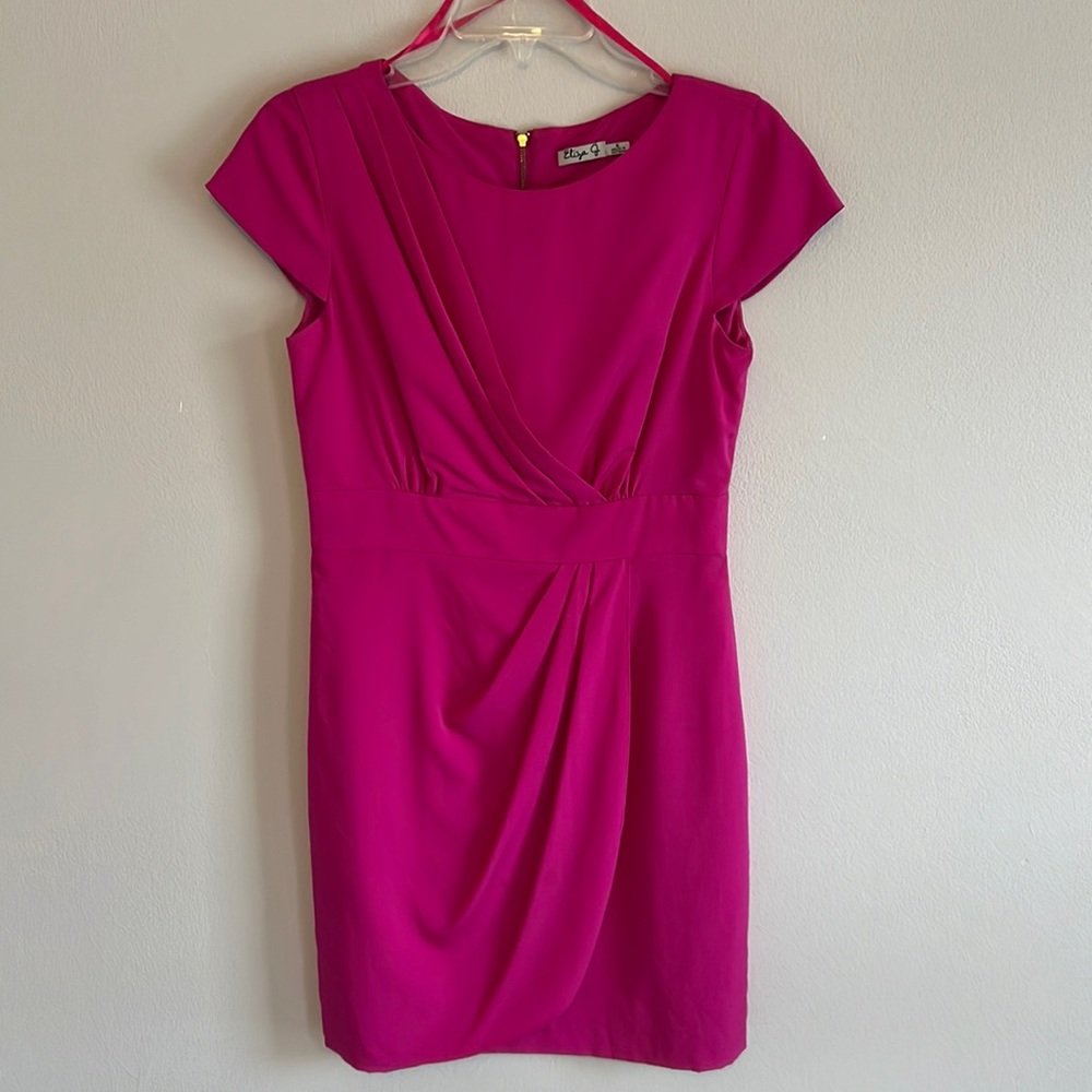 Eliza J sheath dress. size 6. Fuchsia